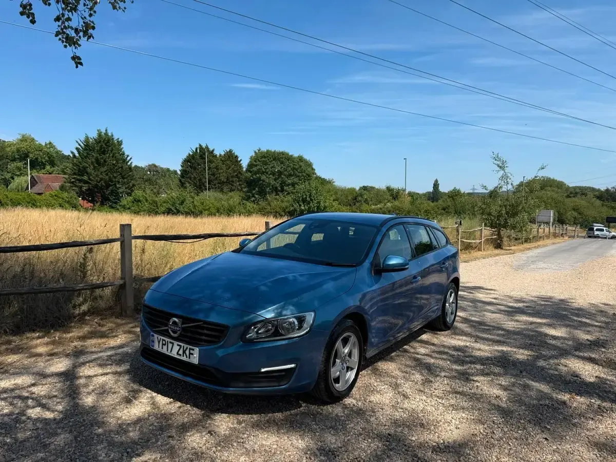 Used Volvo V60 Business Edition 150 HP (110 kW) 2017 Blue Estate