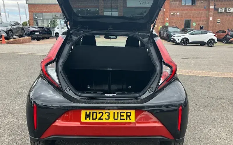 Used Toyota Aygo X 72 HP (52 kW) 2023 Chilli red bitone (pearlescent paint) SUV