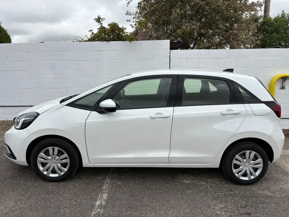 Used Honda Jazz Hybrid 107 HP (78 kW) 2021 White Hatchback