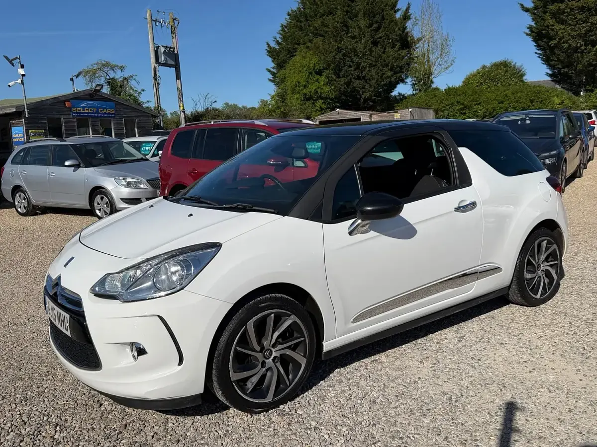 Used Citroën DS3 PureTech 2015 White Hatchback
