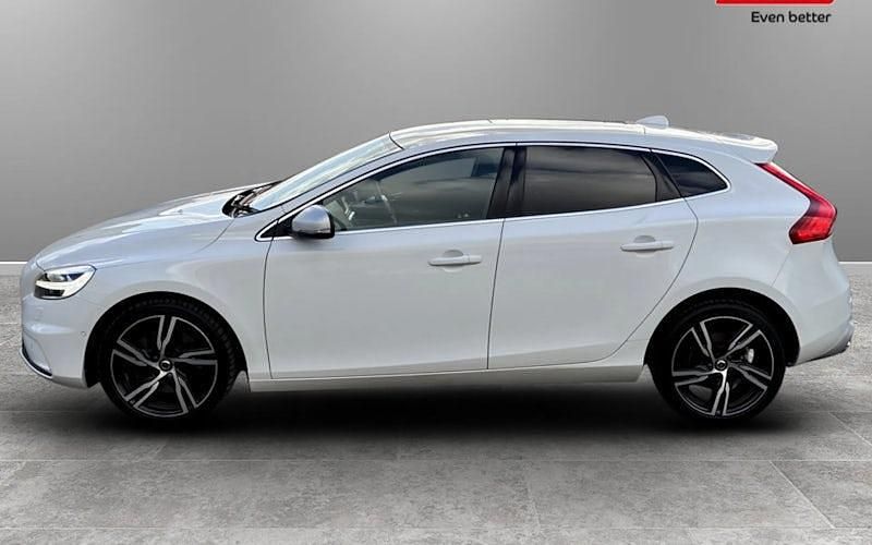 Used Volvo V40 R-Design Pro 190 HP (139 kW) 2017 Hatchback