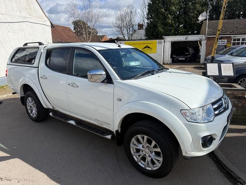 Used Mitsubishi L200 2015 White Pickup