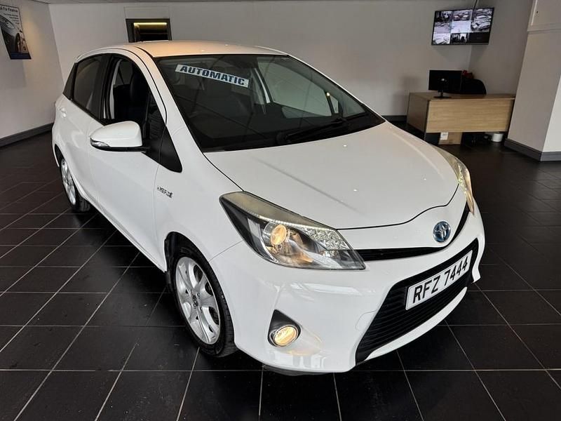 Used Toyota Yaris Trend 101 HP (74 kW) 2014 White Hatchback