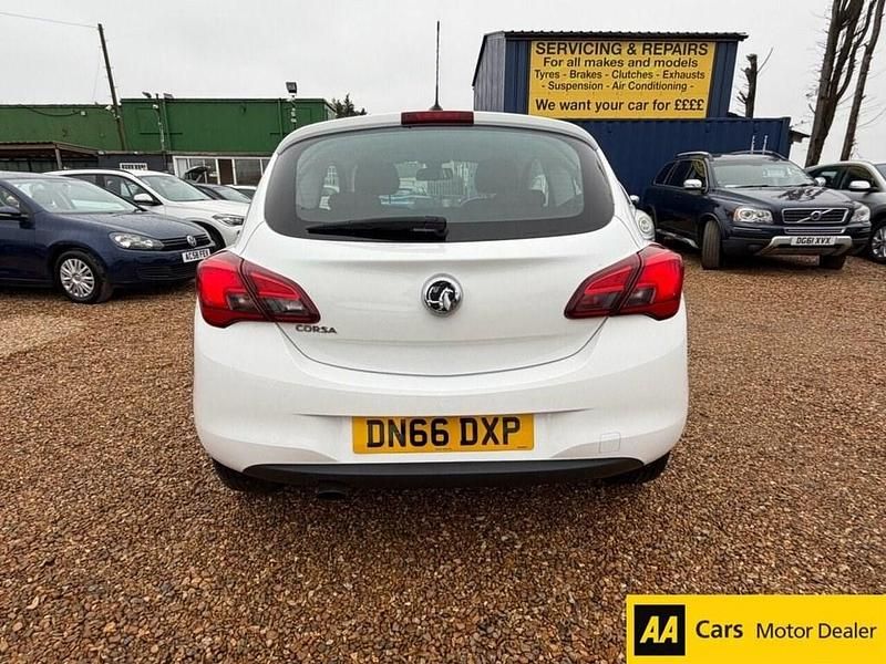 Used Vauxhall Corsa SRi 90 HP (66 kW) 2016 White Hatchback