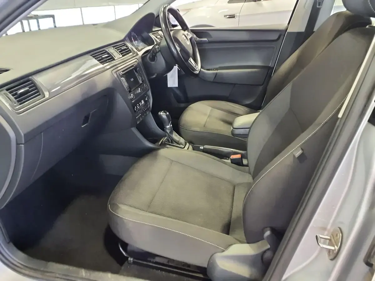 Begagnad Skoda Rapid SE 90 HK (66 kW) 2015 Silver Halvkombi