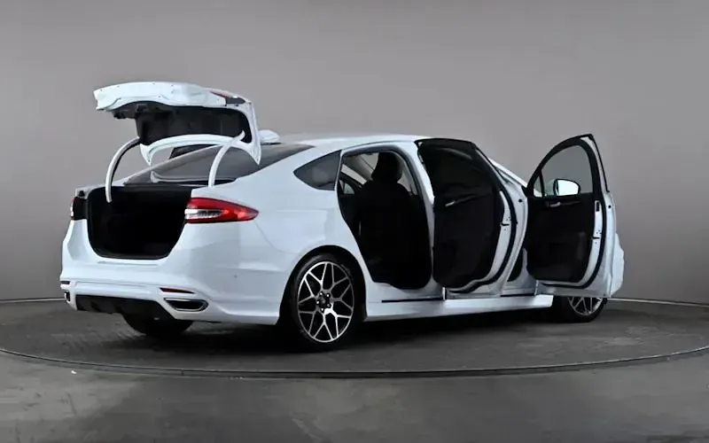 Used Ford Mondeo ST-Line 188 HP (138 kW) 2021 White Sedan
