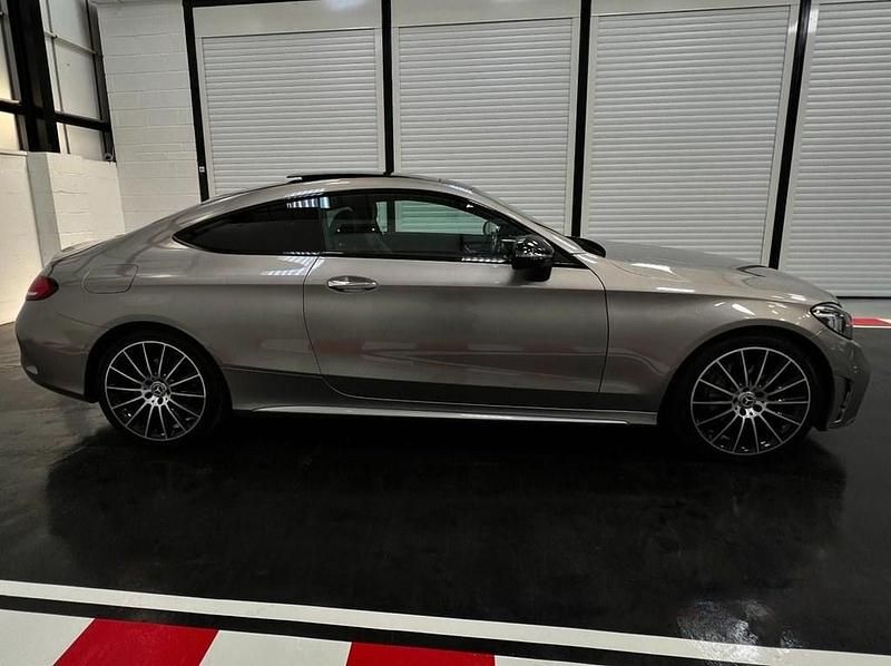 Begagnad Mercedes C220 AMG line 2021 Grå Sportkupé