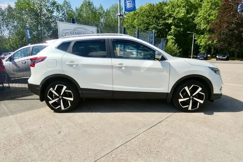 Used Nissan Qashqai Tekna+ 130 HP (95 kW) 2018 White SUV