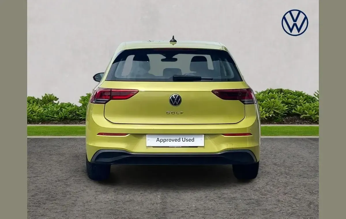 Used VW Golf VIII Life 128 HP (94 kW) 2020 Yellow Hatchback