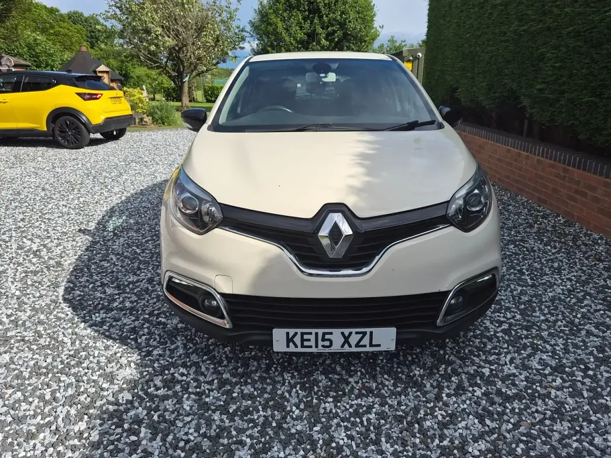 Used Renault Captur Dynamique 90 HP (66 kW) 2015 Cream SUV