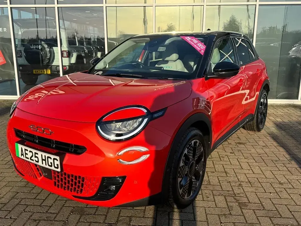 New Fiat 600 La Prima 114 kW (156 HP) 2025 Orange/black Hatchback