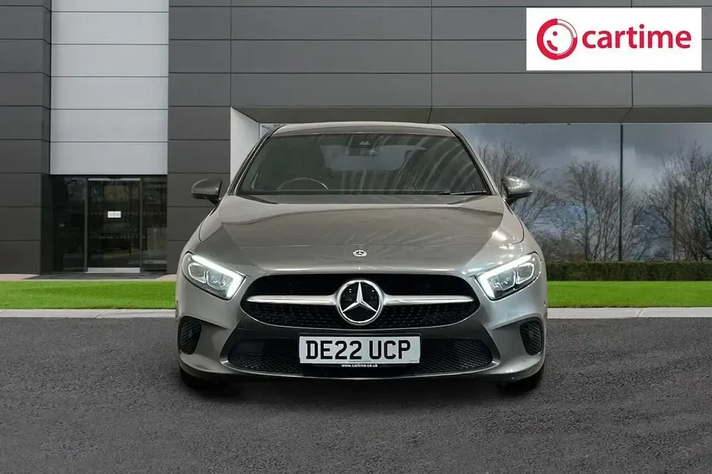 Gebraucht Mercedes A200 Executive 163 PS (119 kW) 2022 Grau Limousine