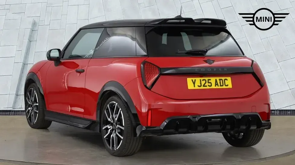 Used Mini Cooper Hatch 113 kW (154 HP) 2025 Red Hatchback