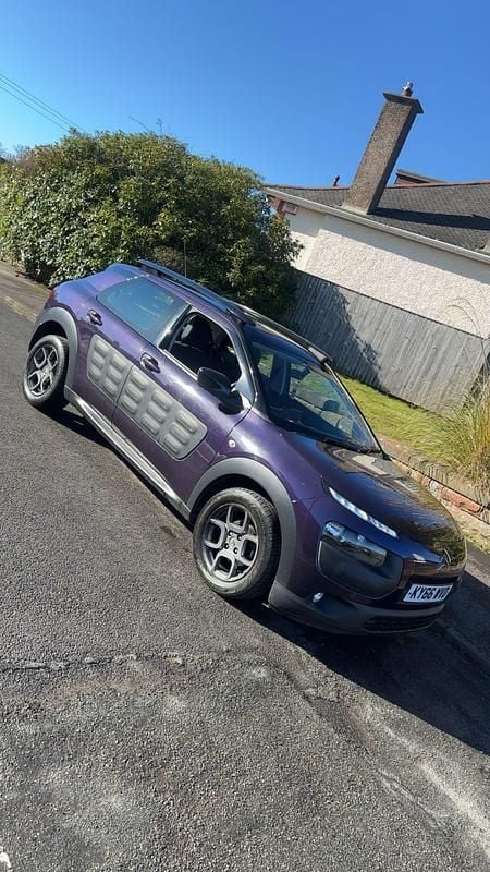 Used Citroën C4 Cactus Feel 2016 Purple Hatchback