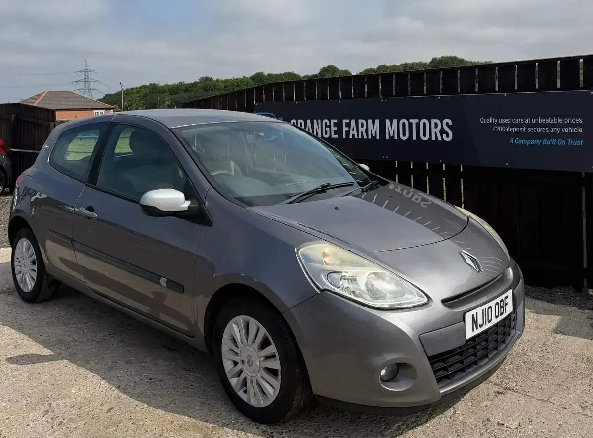 Used Renault Clio 73 HP (53 kW) 2010 Grey Hatchback