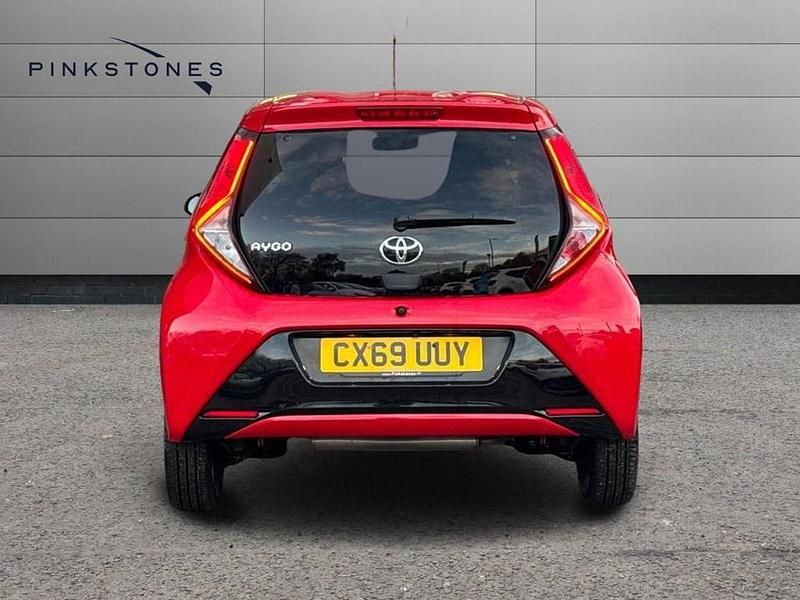Used Toyota Aygo Trend 72 HP (52 kW) 2019 Red Hatchback