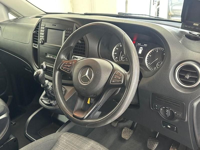 Usado Mercedes Vito 2016 Vermelho Van