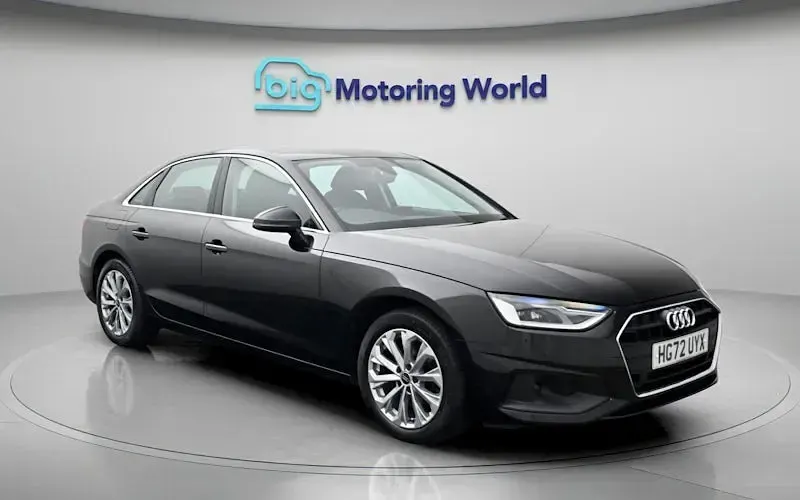 Usado Audi A4 163 CV (119 kW) 2023 Negro Berlina