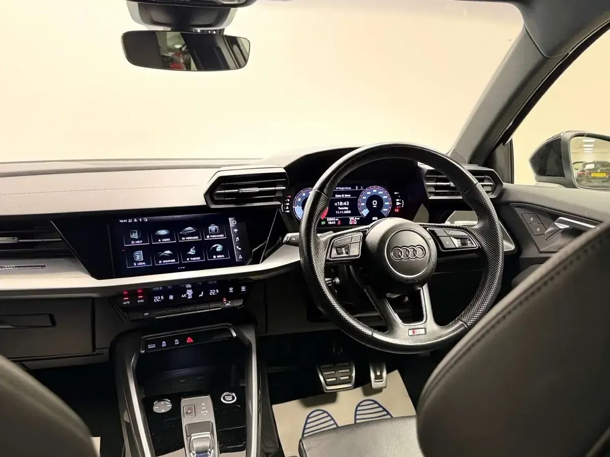 Używany Audi A3 S-Line 150 KM (110 kW) 2023 Czarny Sedan/Limuzyna