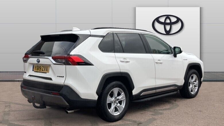 Used Toyota RAV4 Hybrid 218 HP (160 kW) 2019 Pure white SUV