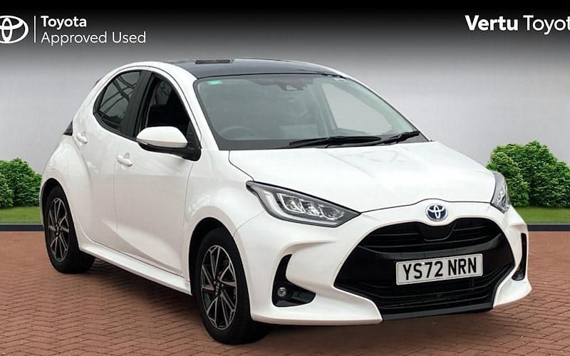 Used 2025 Toyota Yaris Hybrid Design Hatchback | £17,524 (Super price) - Image 1/4