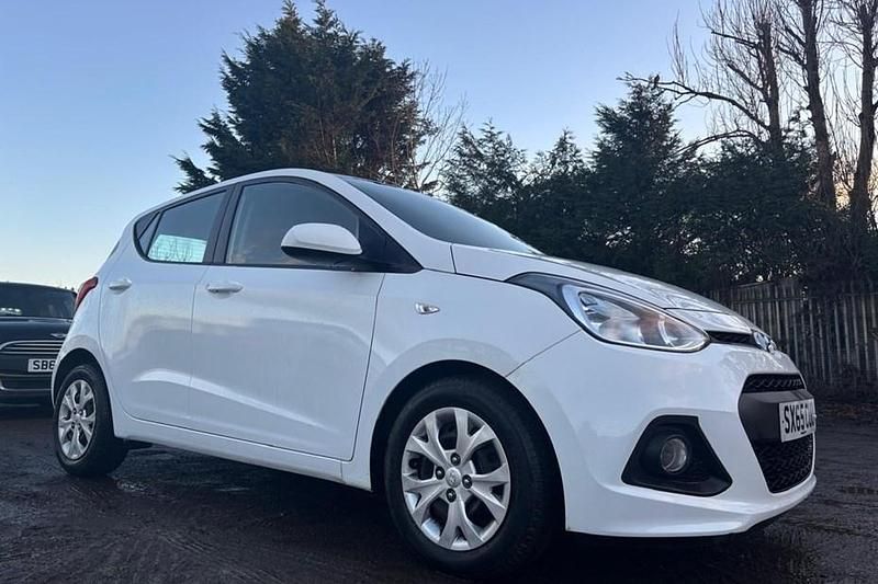 Used Hyundai i10 SE 87 HP (63 kW) 2016 White Hatchback
