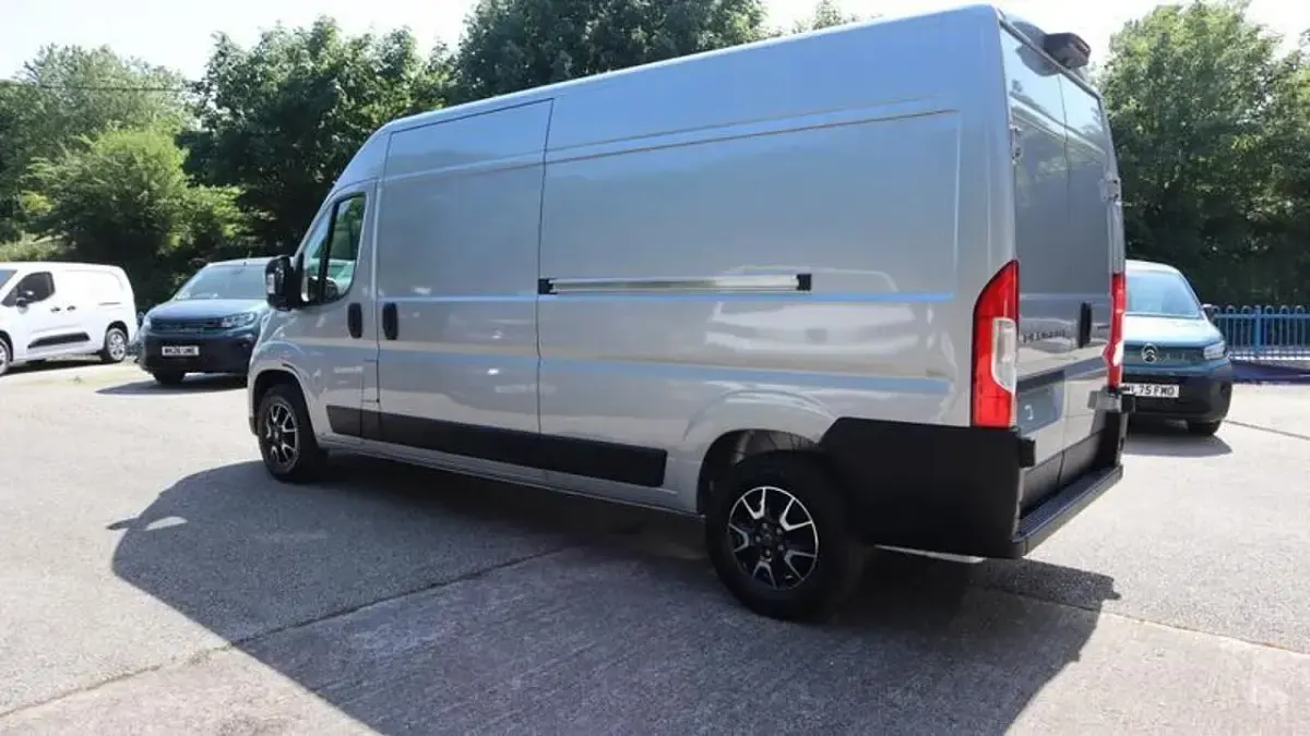 Uusi Peugeot Boxer 138 HP (101 kW) 2025 Harmaa Van