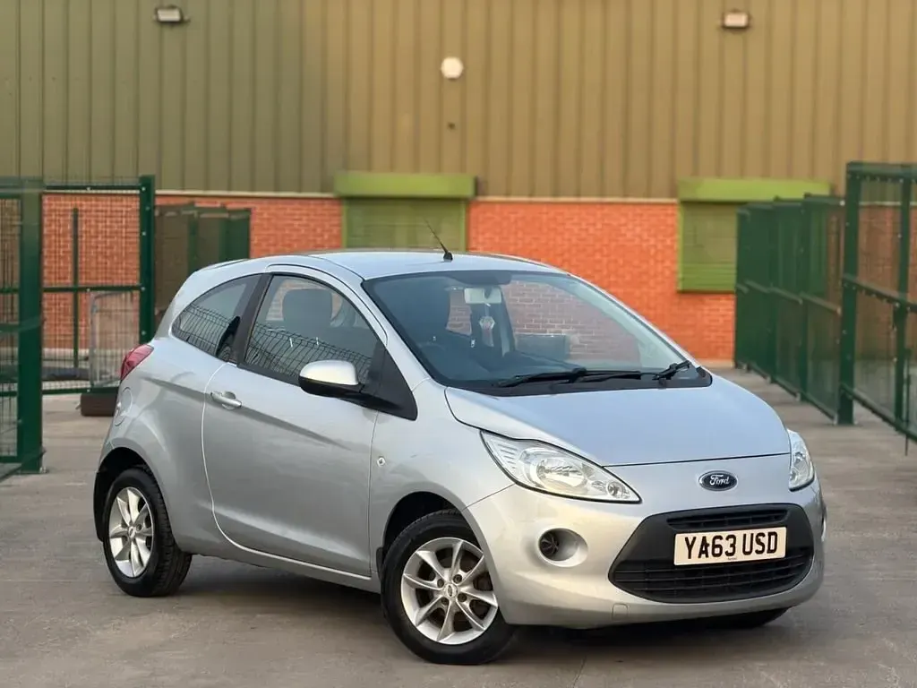 Usado Ford Ka S 69 HP (50 kW) 2014 Prateado Citadino