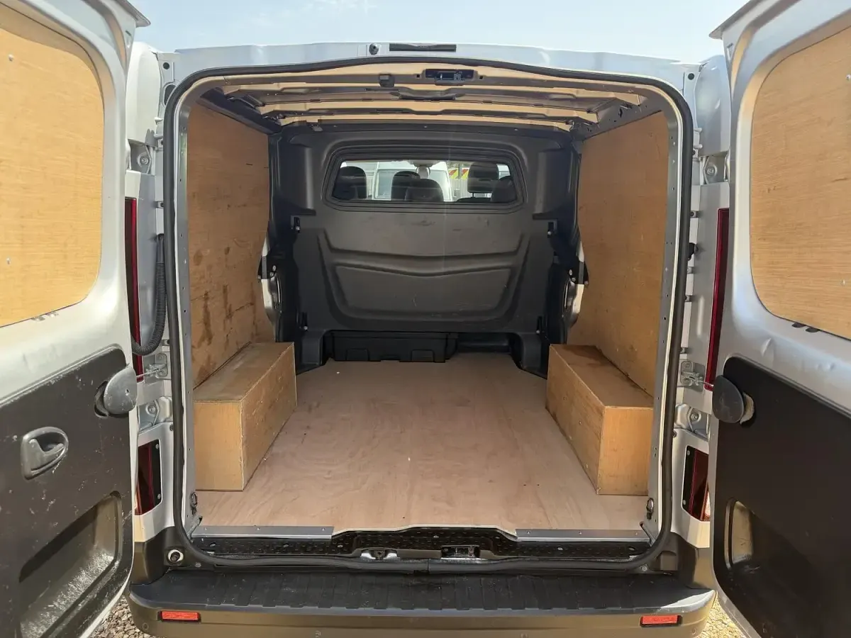Used Renault Trafic 2019 Silver MPV