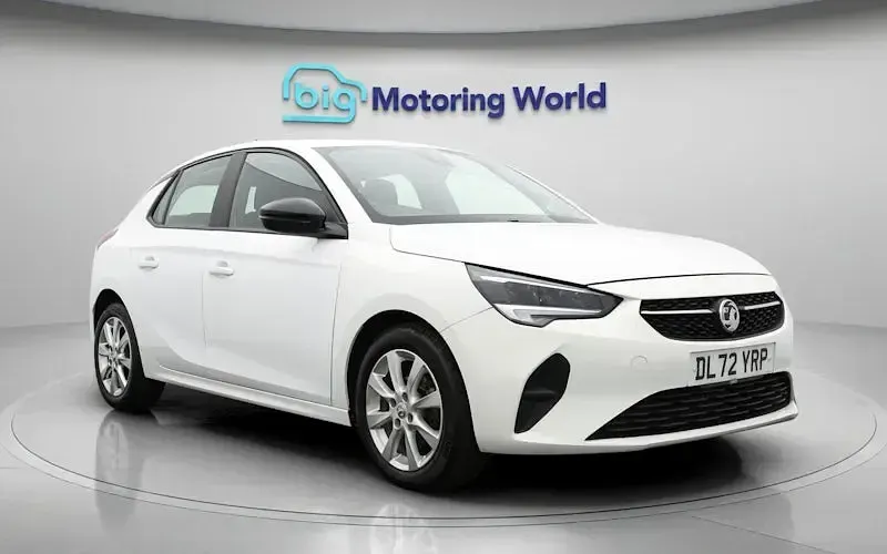 Second-hand Vauxhall Corsa Design Edition 75 CP (55 kW) 2023 Alb Hatchback