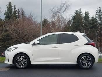 Used Toyota Yaris Hybrid Design 116 HP (85 kW) 2023 White Hatchback