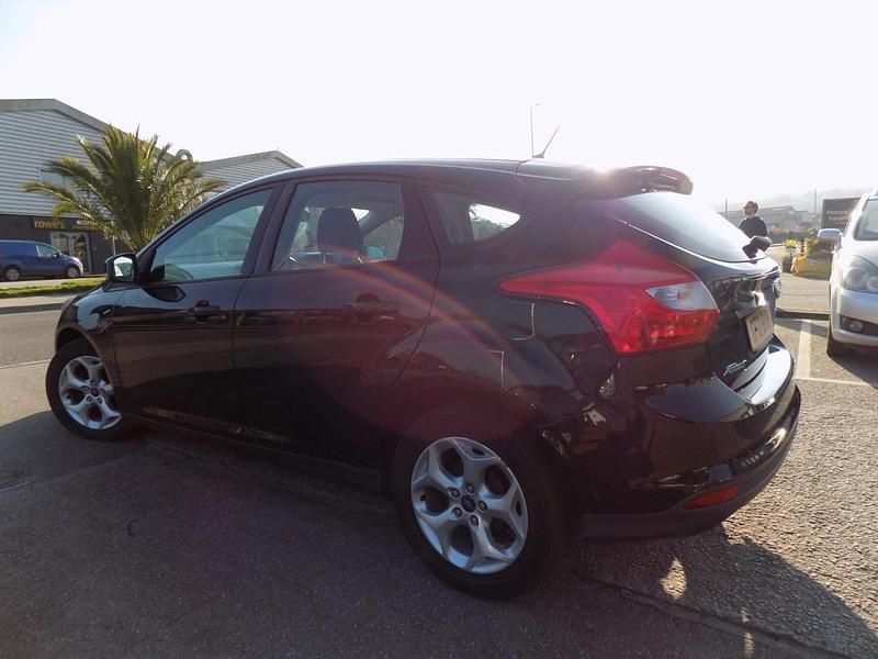Begagnad Ford Focus 2012 Svart Halvkombi