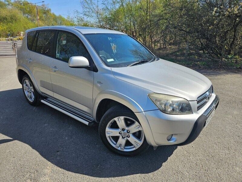 Silver Used 2009 Toyota RAV4 SR SUV | £2,795 (Fair price) - Image 1/4