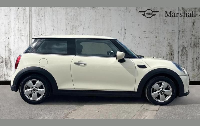 Used Mini Cooper Classic 134 HP (98 kW) 2022 White Hatchback