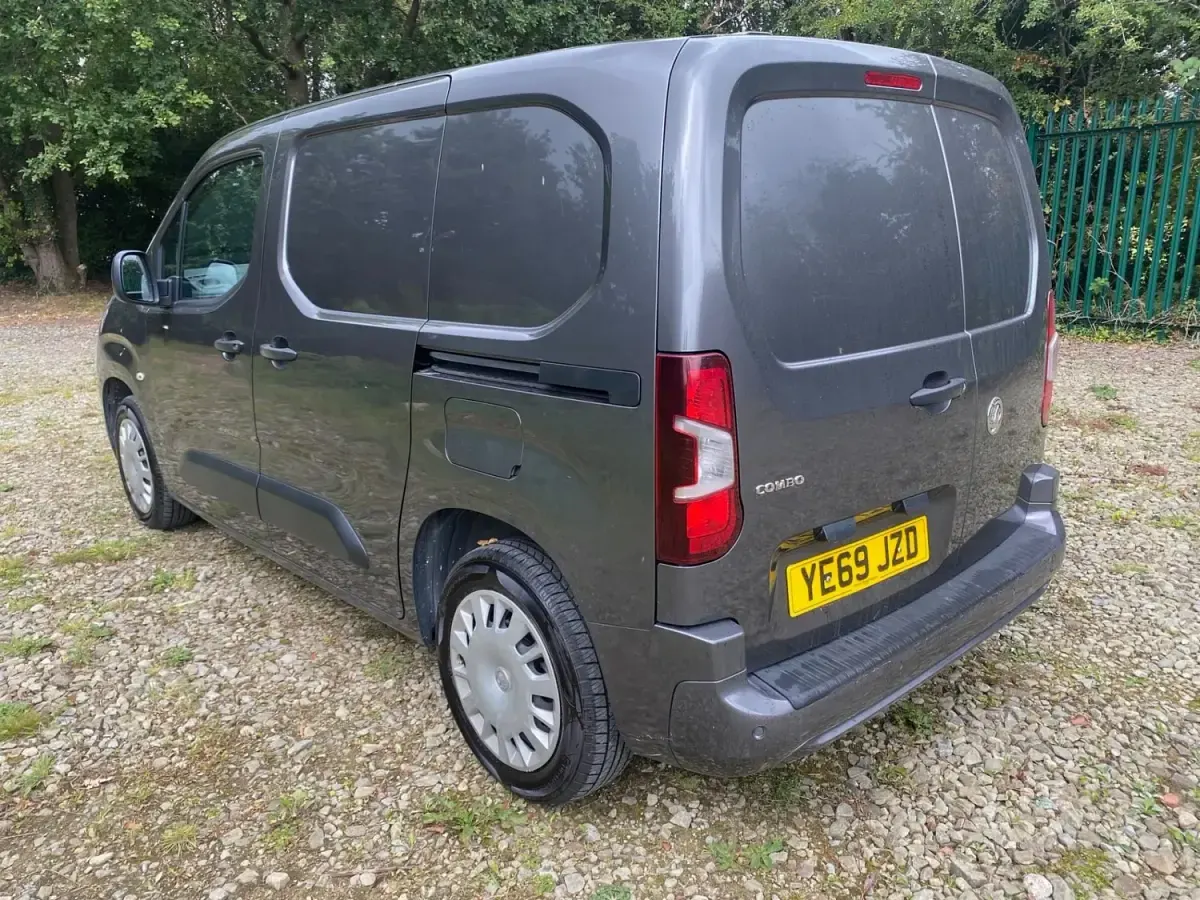 Usado Vauxhall Combo Sportive 2019 Gris Monovolumen