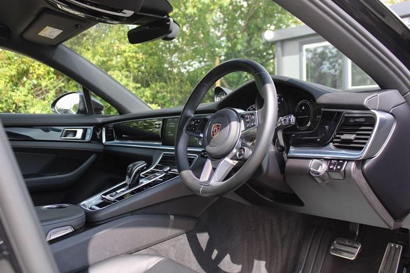 Used Porsche Panamera Sport Turismo 462 HP (339 kW) 2019 Black Sedan