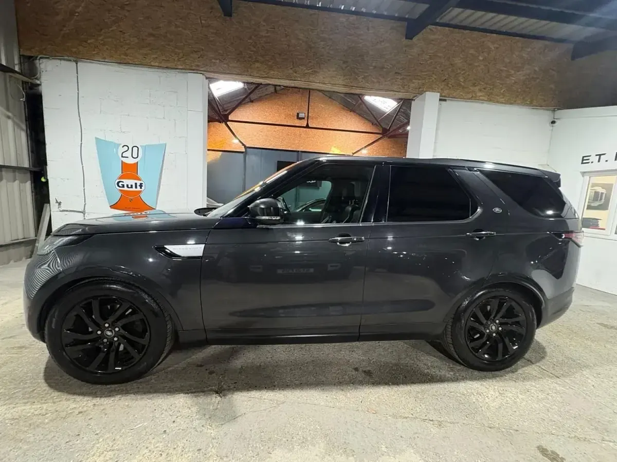 Usado Land Rover Discovery 5 HSE 254 HP (186 kW) 2018 Cinzento SUV
