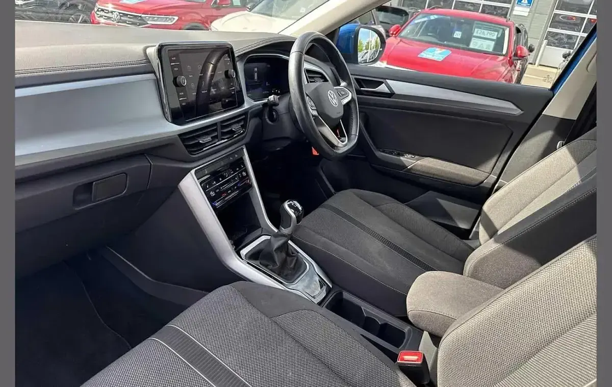 Used VW T-Roc Life 110 HP (80 kW) 2022 Blue SUV