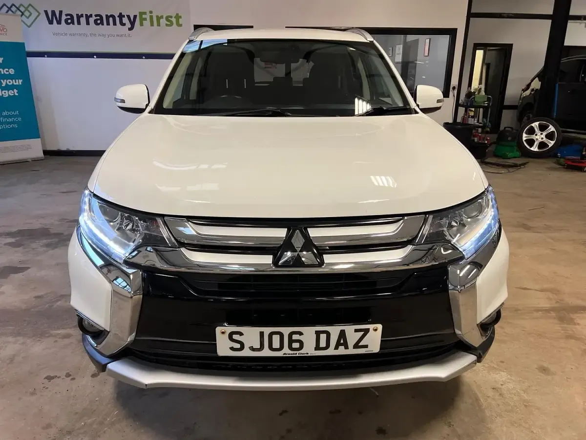 Used Mitsubishi Outlander 147 HP (108 kW) 2017 White SUV