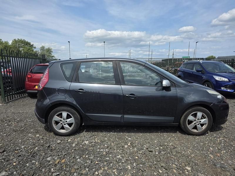 Grey Used 2011 Renault Scénic III MPV | £1,299 (Fair price) - Image 1/4
