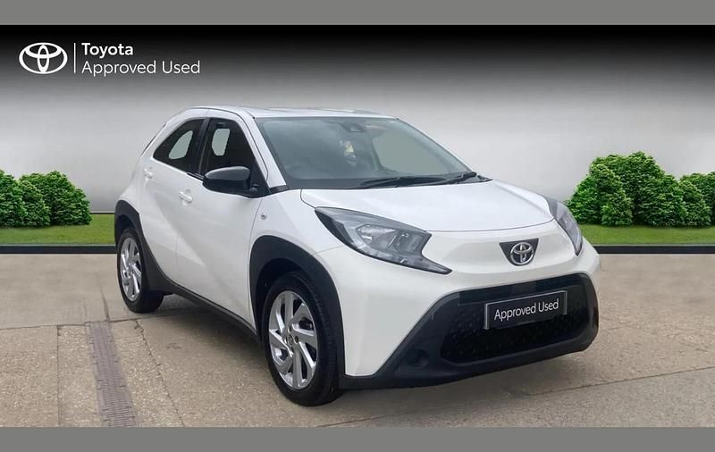 White Used 2022 Toyota Aygo X PURE SUV | £11,565 - Image 1/4