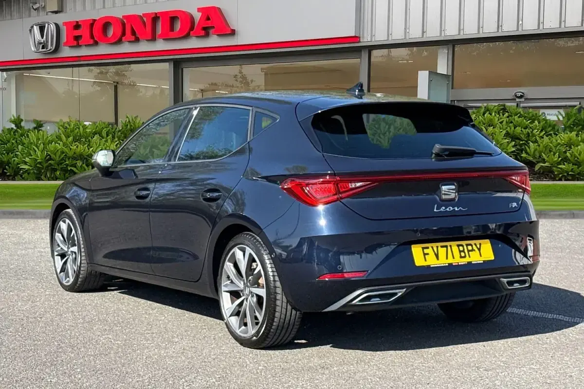 Begagnad Seat Leon FR Sport 2022 Blå Halvkombi