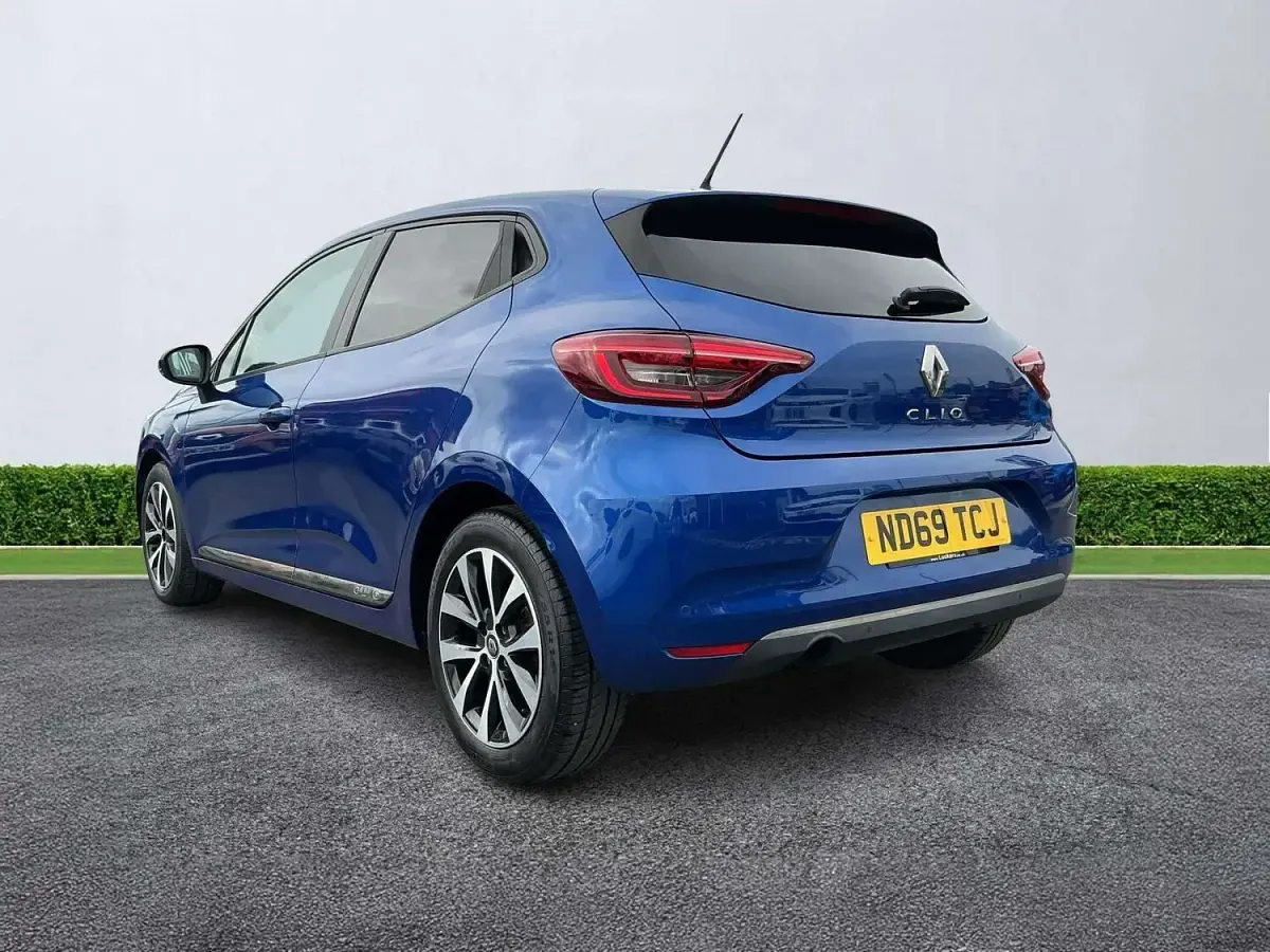 Used Renault Clio Iconic 100 HP (73 kW) 2019 Blue Hatchback