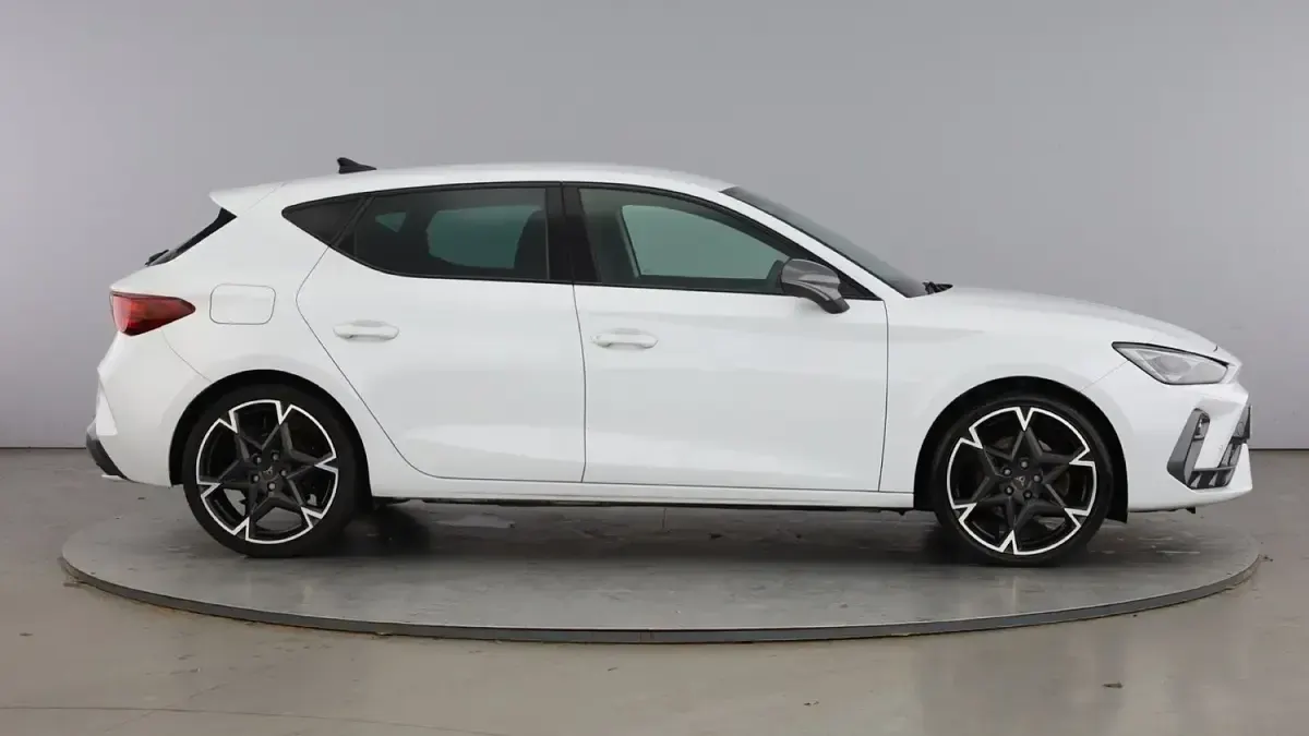 Used Cupra Leon 150 HP (110 kW) 2024 Glacial white Hatchback