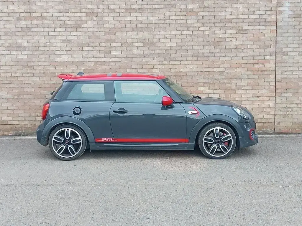 Usado Mini John Cooper Works Sport 231 CV (169 kW) 2018 Gris Utilitario