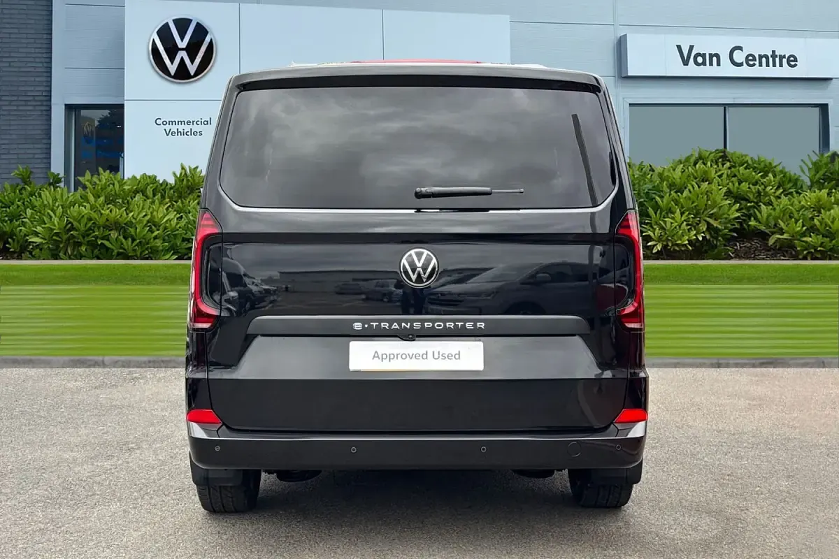 Nouă VW Transporter Pro 160 kW (218 CP) 2025 Negru Van