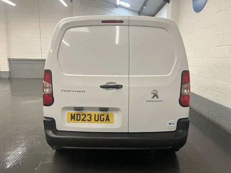 Used Peugeot Partner Premium 131 HP (96 kW) 2023 White MPV