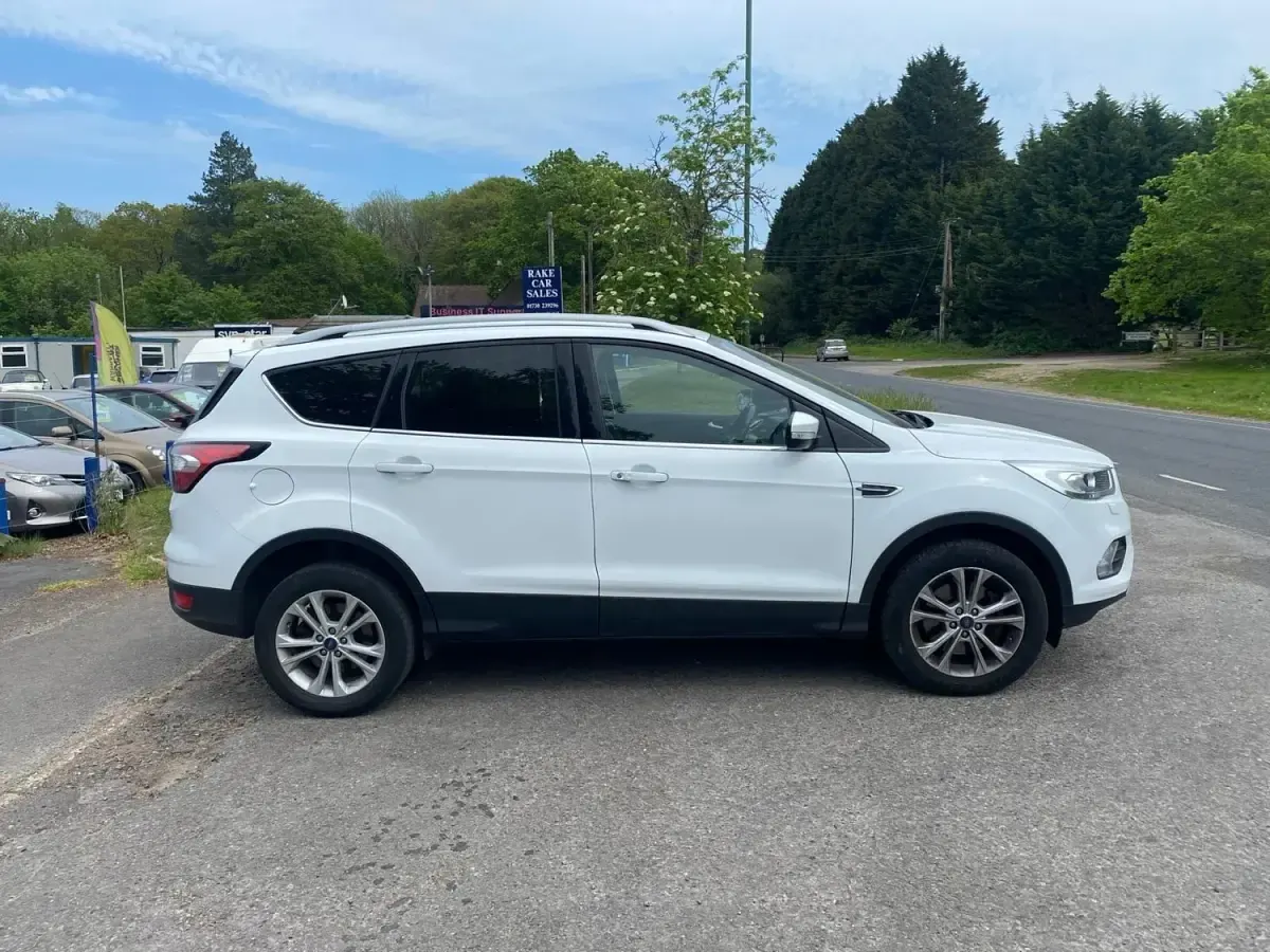 Używany Ford Kuga Titanium 120 KM (88 kW) 2017 Biały SUV