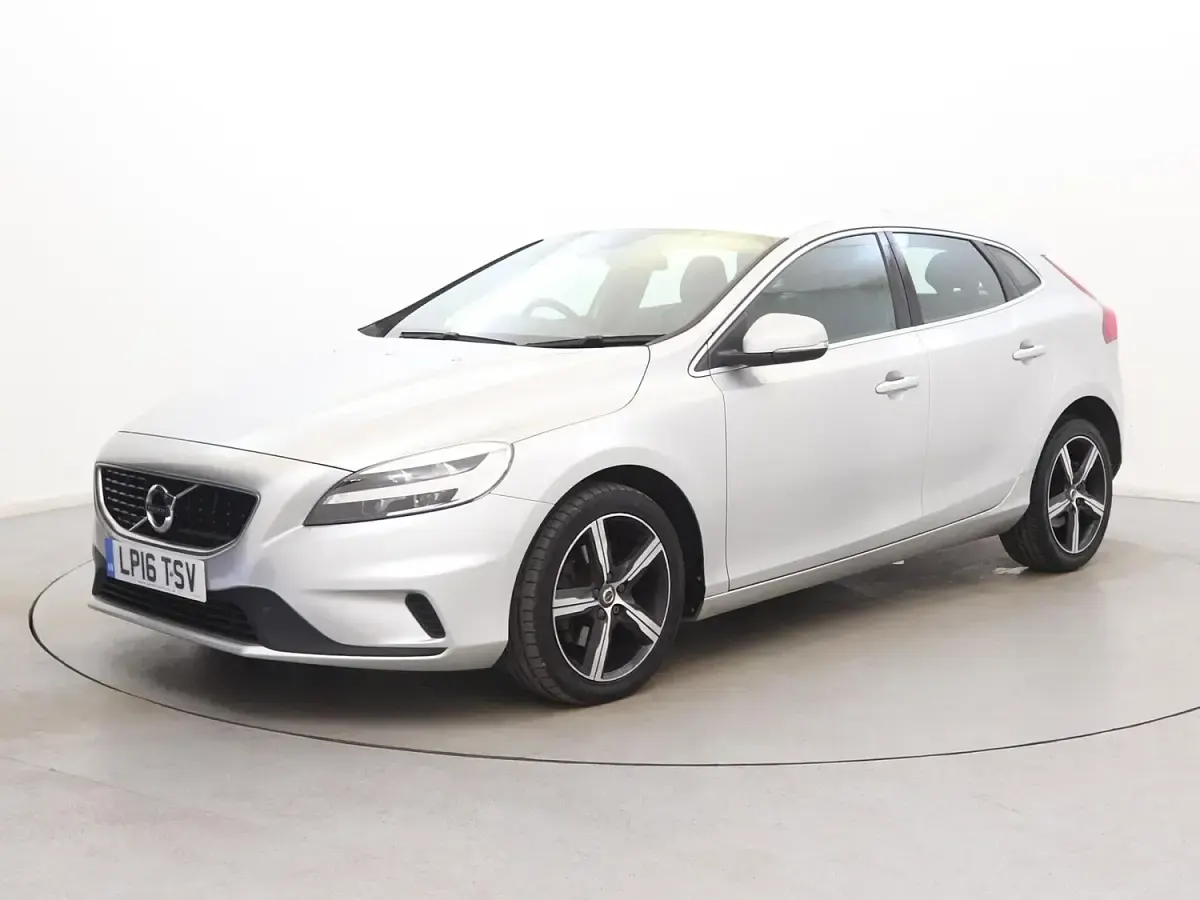 Used Volvo V40 R-Design 122 HP (89 kW) 2016 Silver Hatchback