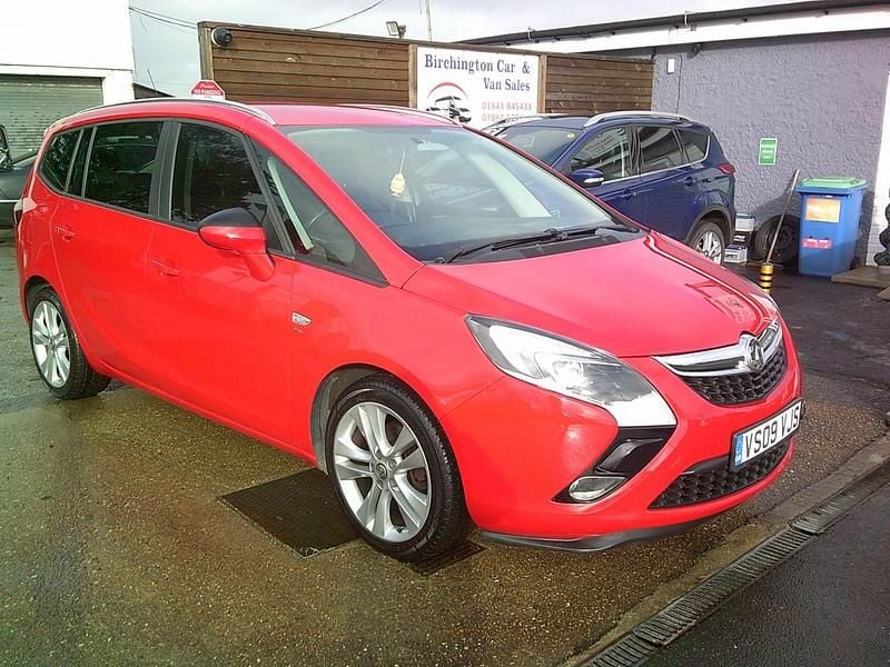 Used Vauxhall Zafira SRi 170 HP (125 kW) 2014 Red MPV